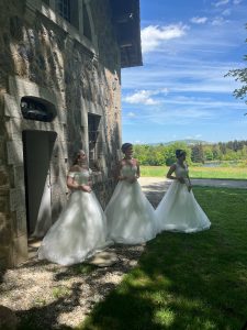 3 mariées à la source du buron